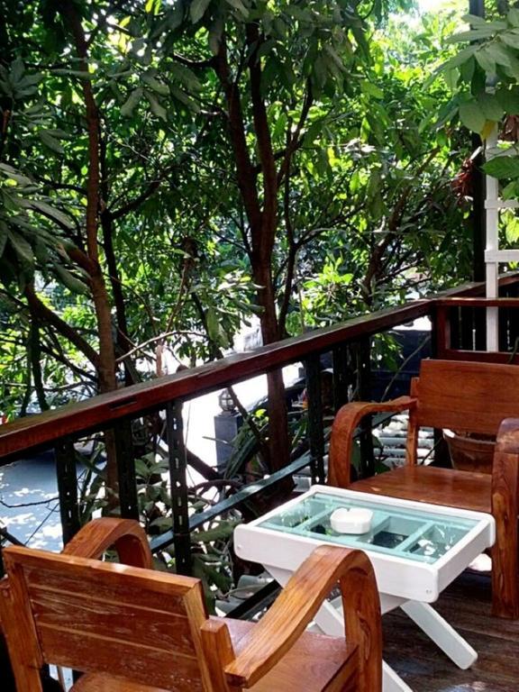 The Old Car Guesthouse Chiang Mai Zewnętrze zdjęcie