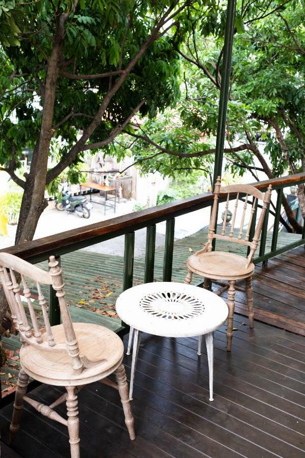 The Old Car Guesthouse Chiang Mai Zewnętrze zdjęcie