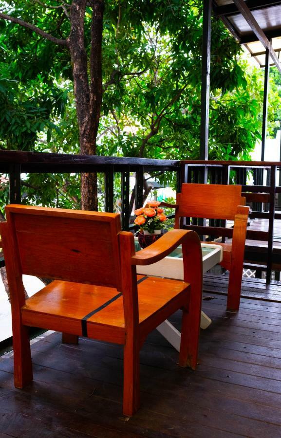 The Old Car Guesthouse Chiang Mai Zewnętrze zdjęcie